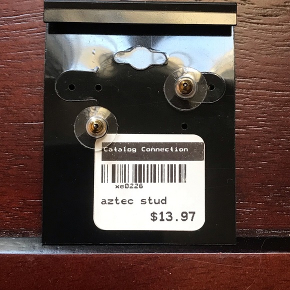 Aztec stud earring - Picture 3 of 3